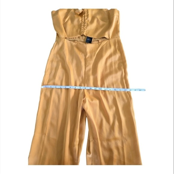 $149 Bebe  JUMPSUIT Women Medium Cut Out Yellow Wide LegSleeveless New - Picture 5 of 16